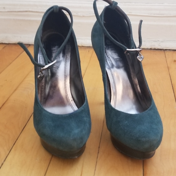 Pumps - Picture 3 of 4